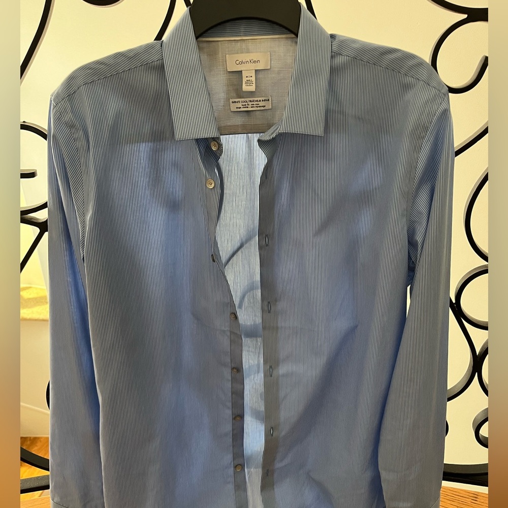 Calvin Klein Infinite Cool, non-iron long-sleeve light blue Size M